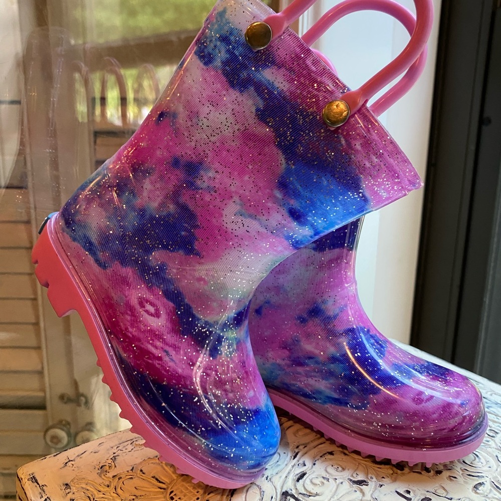 ☔️ Toddler Rain Boots Sz 5 🤩
